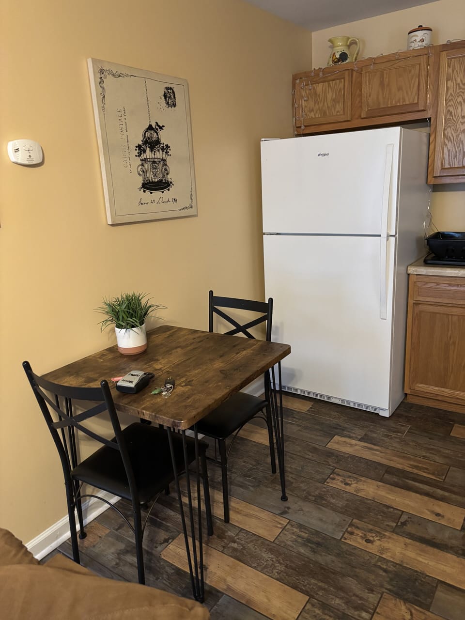 full kitchen dining