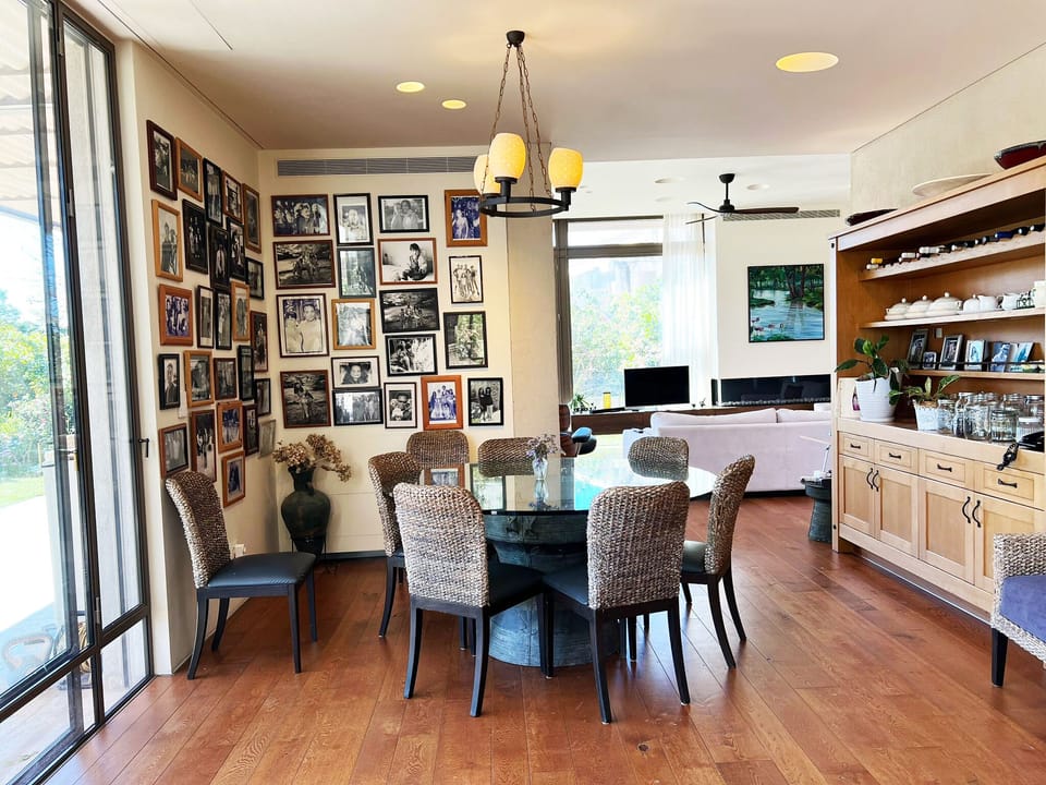 Alternative dining area.