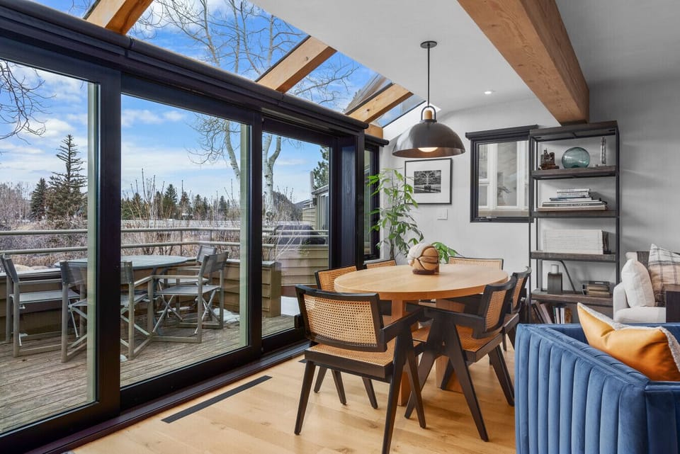 Indoor & Outdoor Dining Areas