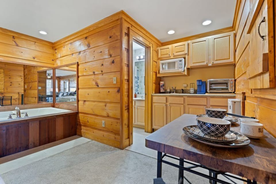 Dining area / Kitchenette