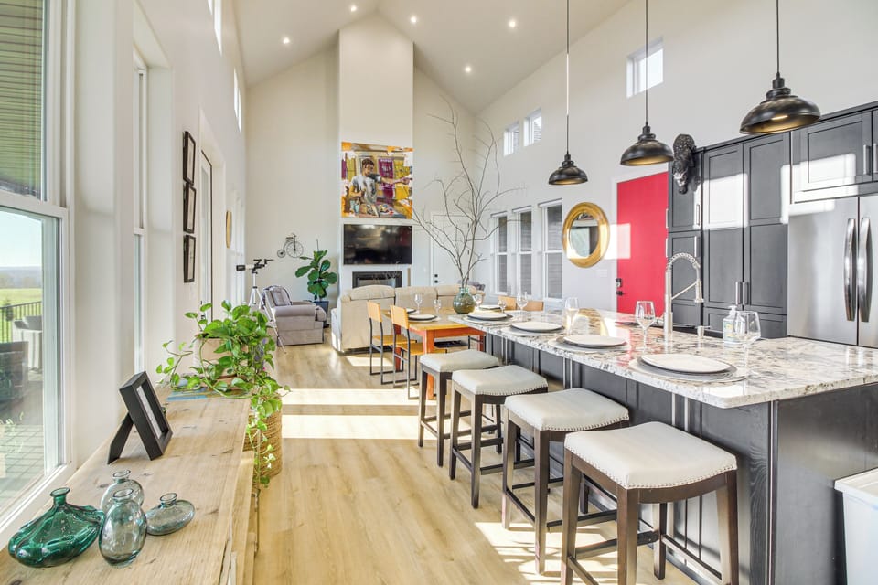 Living Area | Single-Story Home | Free WiFi | Central Heat & A/C | Smart TV