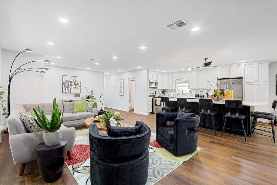 Living Dining Room Facing Kitchen