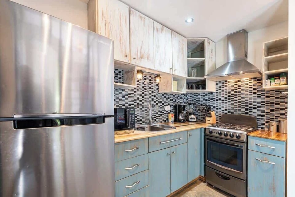 Fully Equipped Kitchen w/ Stainless Steel Appliances.