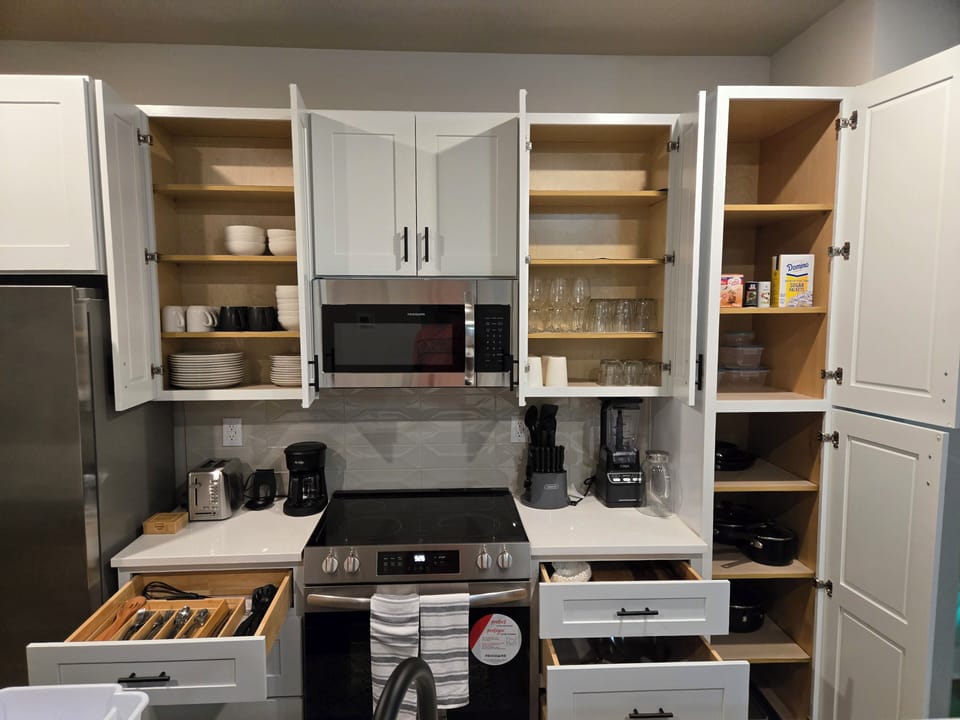 The kitchen is well equipped.  It’s perfect for cooking a quick meal.