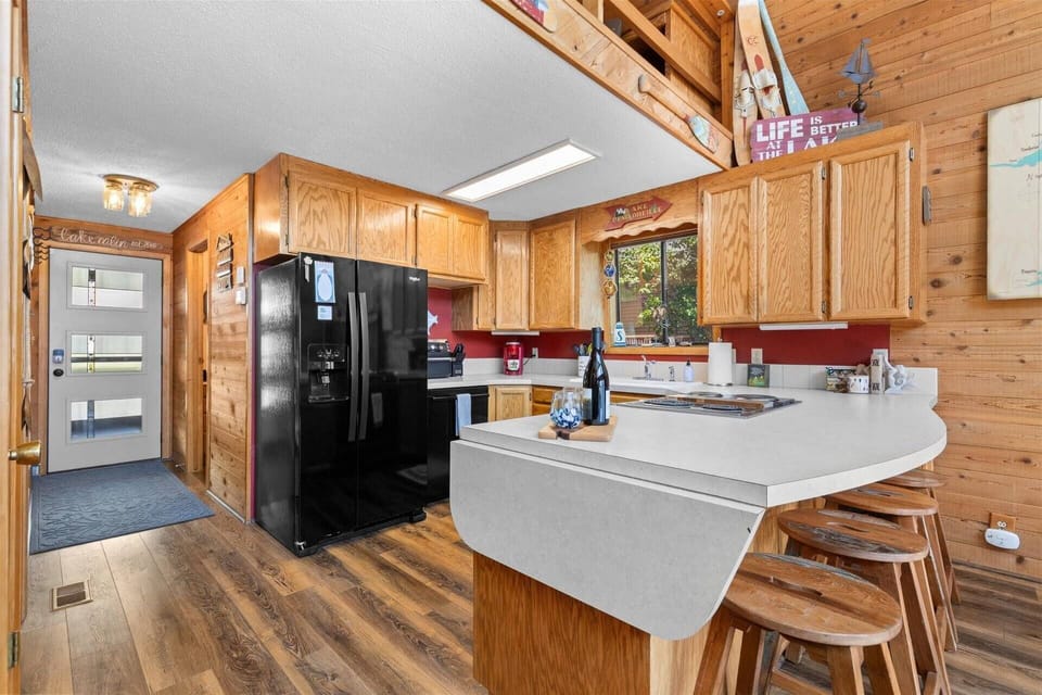 Kitchen with oven/stove, dishwasher, air fryer, fridge, and pantry!