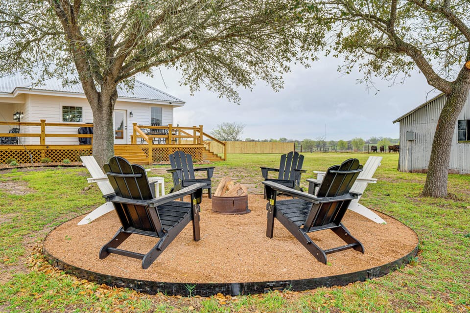 Schulenburg Vacation Rental | 3BR | 2BA | 1,900 Sq Ft | 3 Steps Required