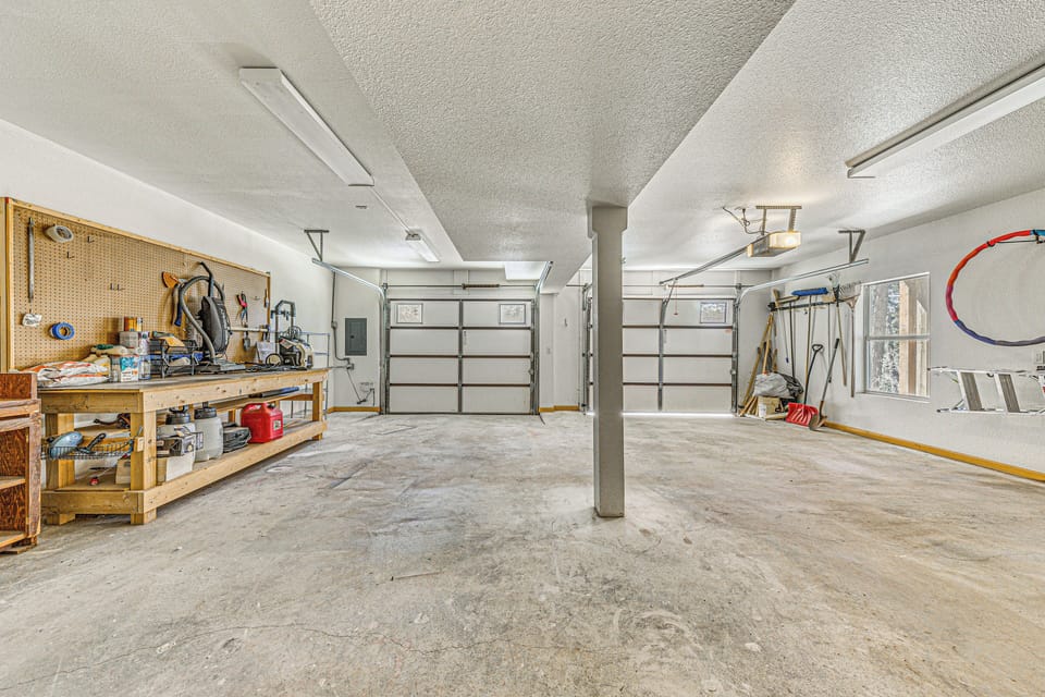 Parking | Garage (2 Vehicles)