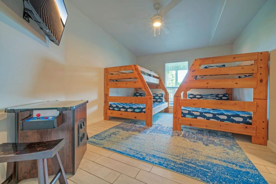 Bedroom 3 with two bunk beds (twin over full). (Agave House)