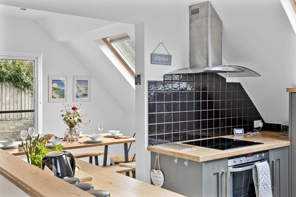 Kitchen with oven and hob - Midholm Chapel