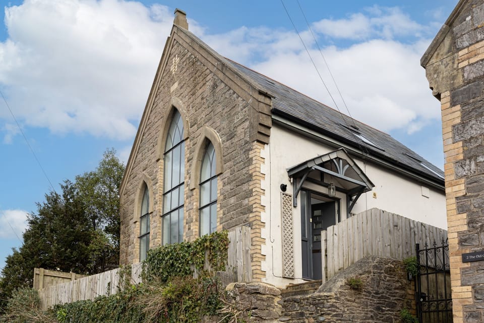 The exterior of Midholm Chapel