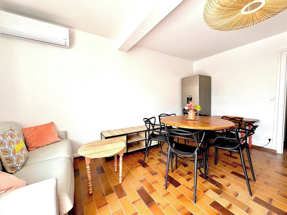 Salon coin repas avec deuxième canapé 