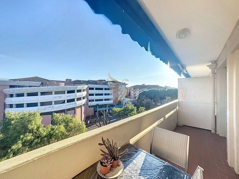 2-room, 4 guests, beach/port 5 min, Wi-Fi, parking Apartment in Fréjus