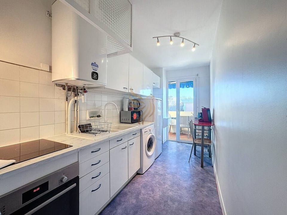 2-room, 4 guests, beach/port 5 min, Wi-Fi, parking Apartment in Fréjus