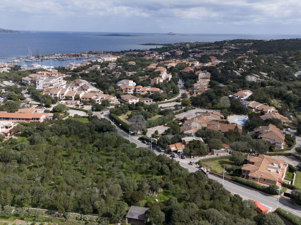 Swimming Pool, Resort, Composite Material, Recreation, Leisure, Shade, Vacation, Resort Town, Leisure Centre