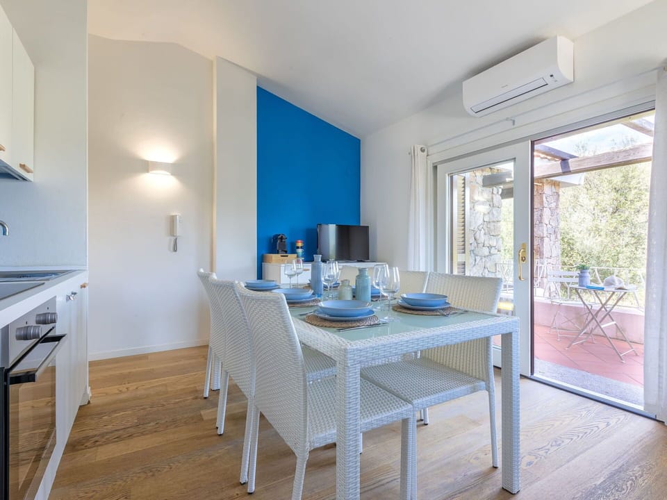 Swimming Pool, Resort, Composite Material, Recreation, Leisure, Shade, Vacation, Resort Town, Leisure Centre