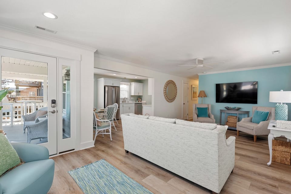 NHCB76: Hello Sunshine | Living Area