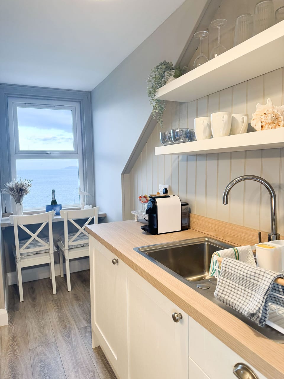 Sea Loft breakfast nook