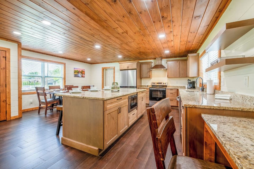Creekfront Lodge's fully-equipped kitchen