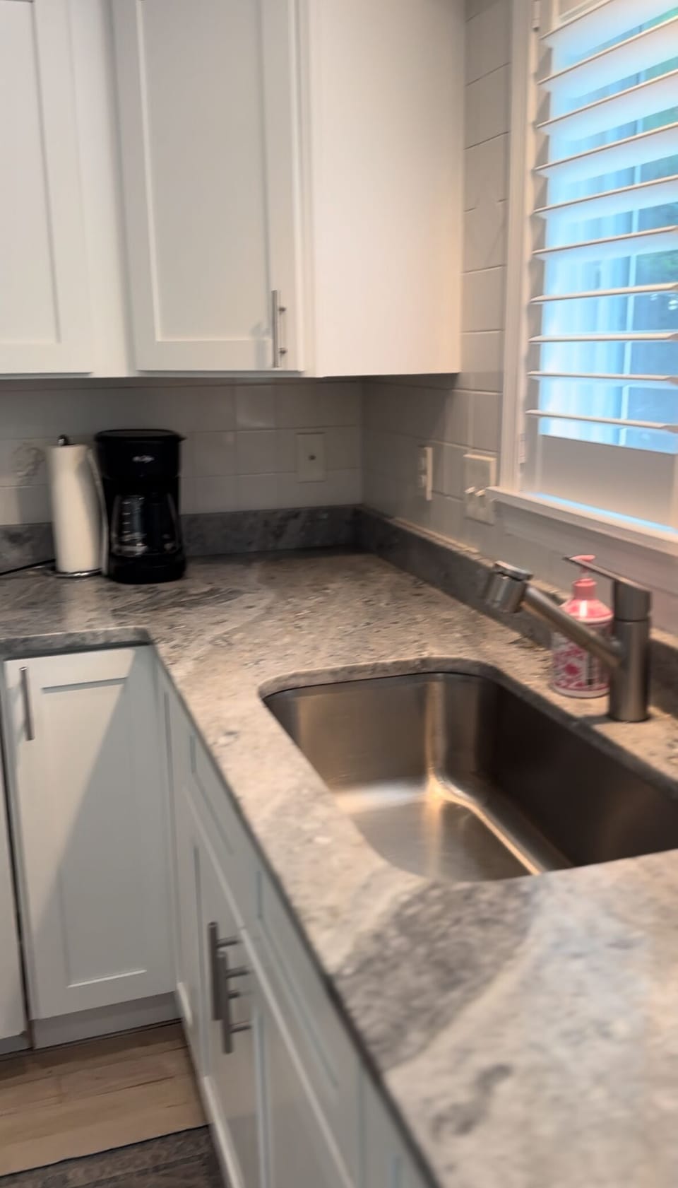 Love this new, deep sink—perfect for lobster pots and clam dinner prep