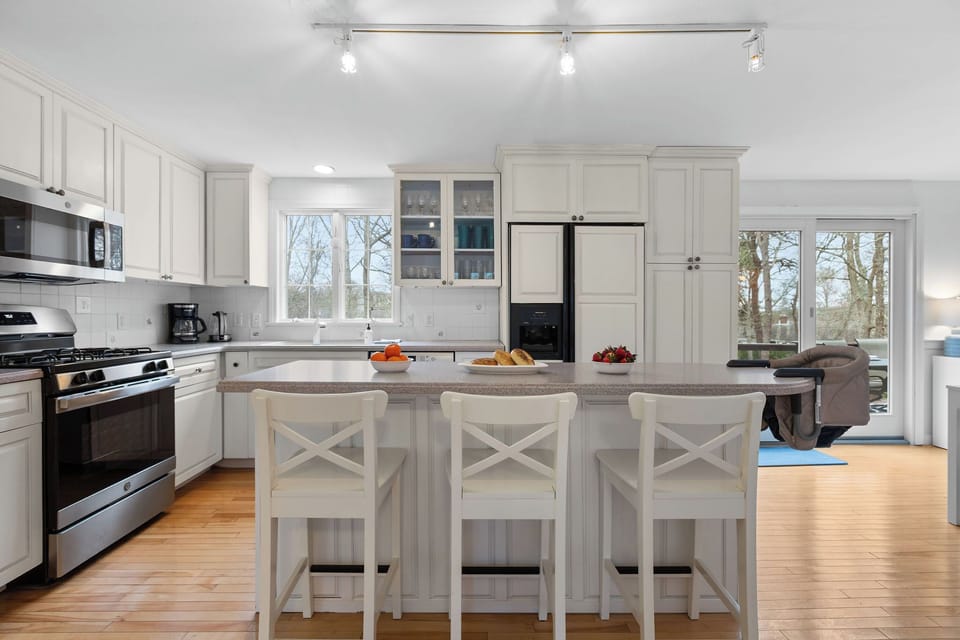 Fully stocked kitchen with all essentials—plus a high chair for little guests!