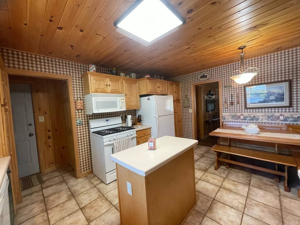 Full Kitchen.