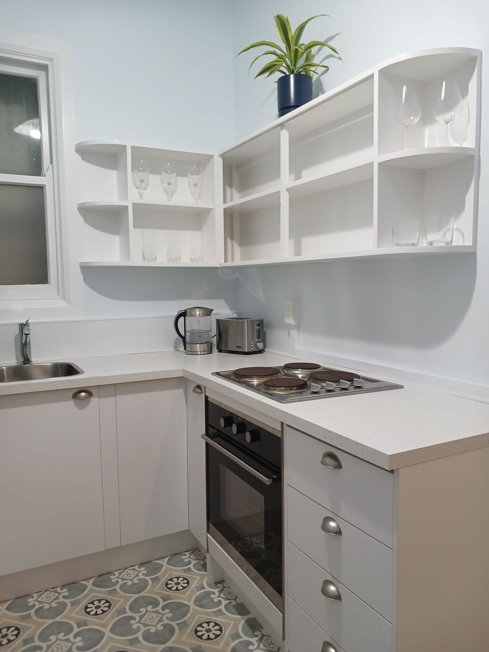 Full kitchen