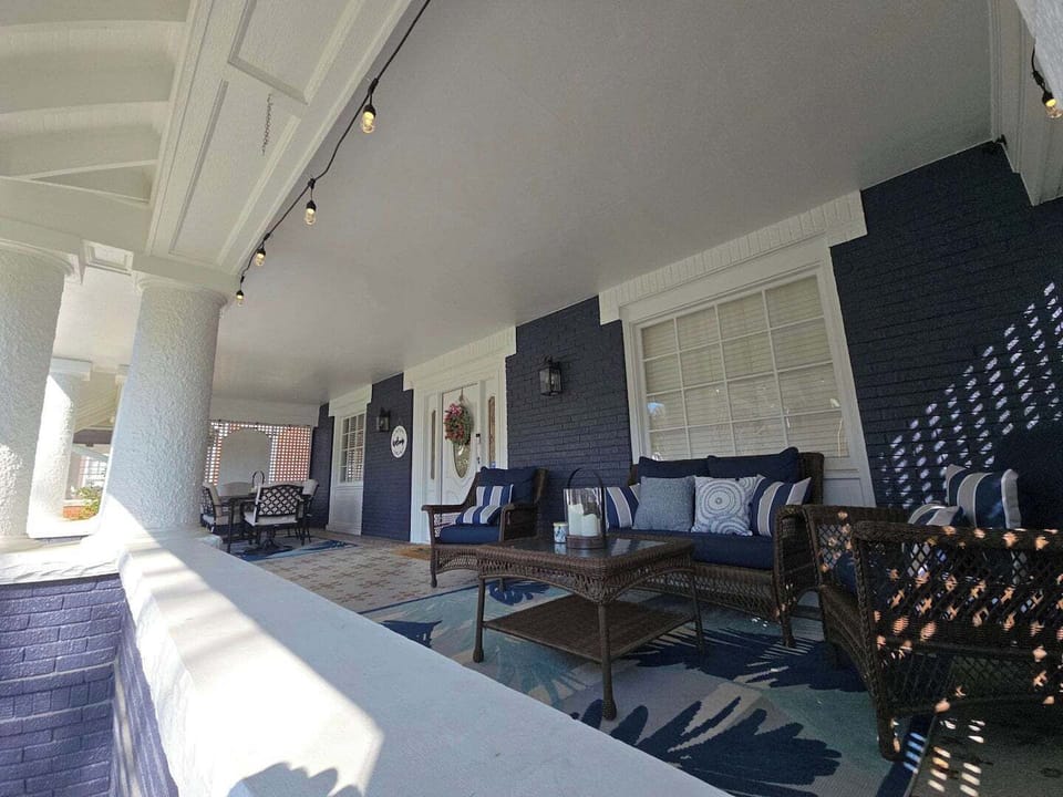 Large front porch with room for all guest to enjoy!