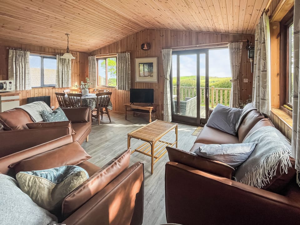 Open plan living space | The Hut Hotel, Portscatho