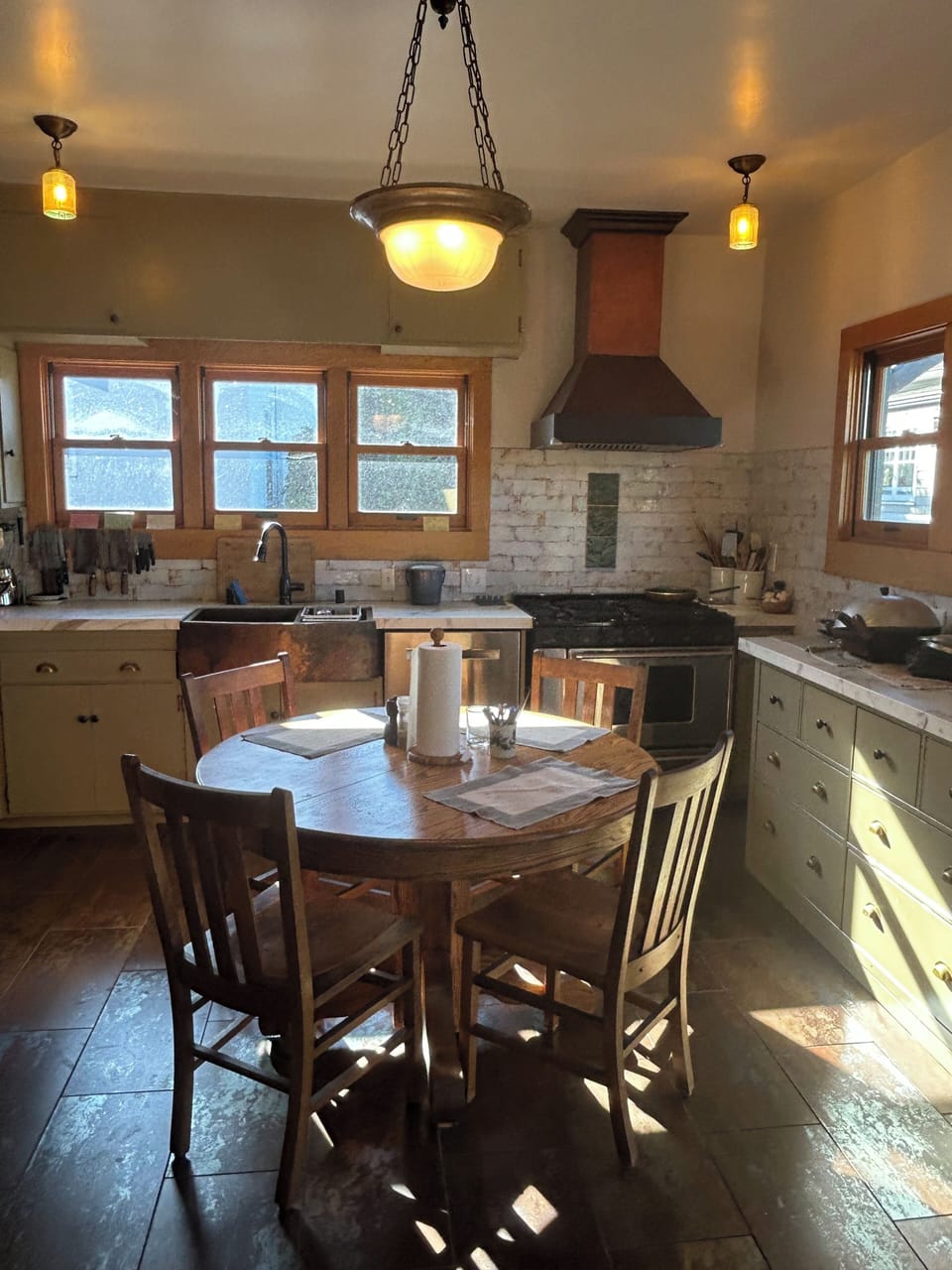 Beautiful updated tiled kitchen complete w/ refrigerator, dishwasher, 6 burners