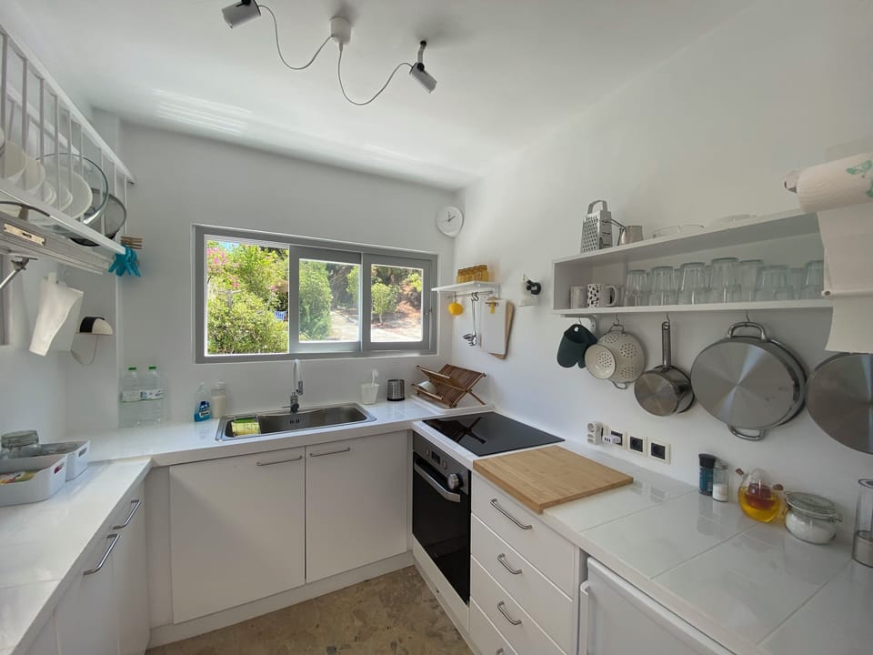 Kitchen (upper floor)