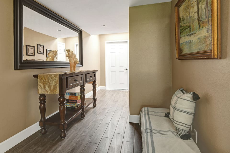 ENTRY WAY.jpg mls