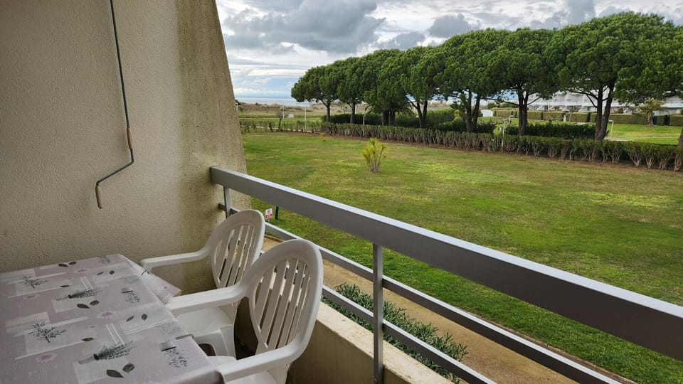Terrace with views of the gardens and the sea in the distance, ideal for your moments of relaxation 