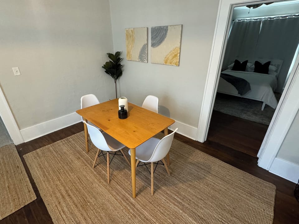 Dining room and dedicated work station. High speed wifi, up to 1 GB throughout. 