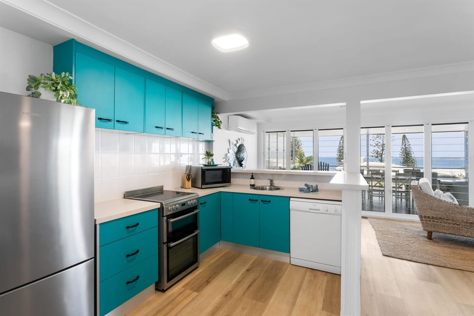 Cook up a quiet breakfast or prepare a refreshing drink in the 2nd kitchen.