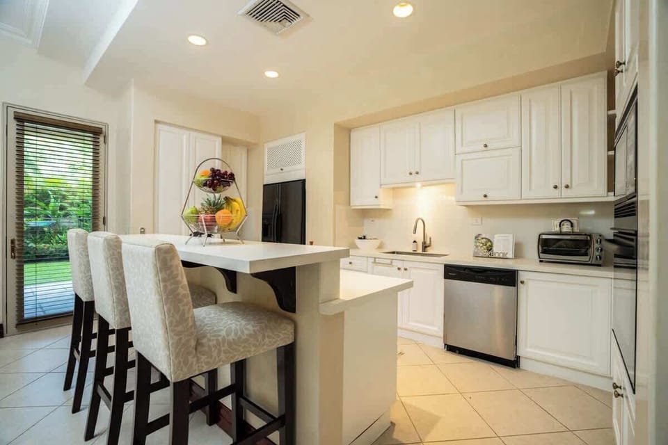 Beautiful kitchen with breakfast bar 