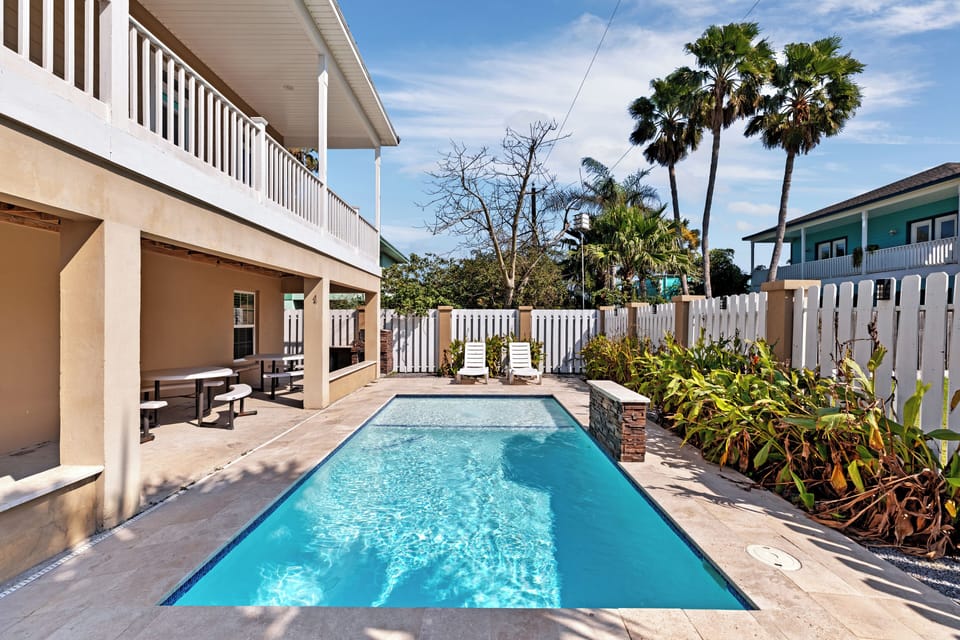 Welcome to 209 W. Cora Lee (Sandcastle on Padre)!