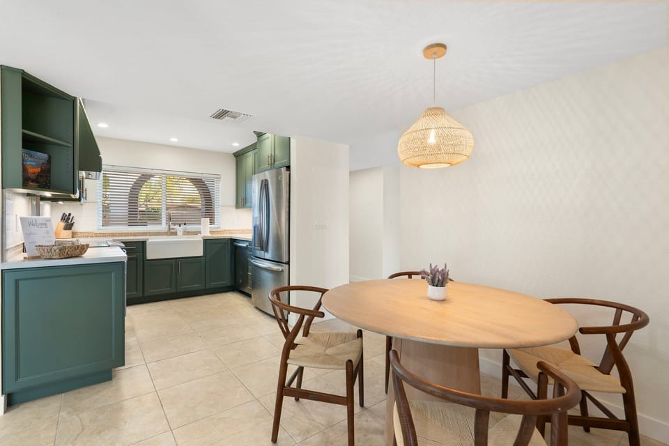 Kitchen and Breakfast Area