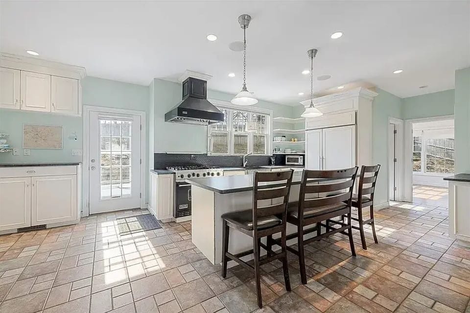 View of Full kitchen 
