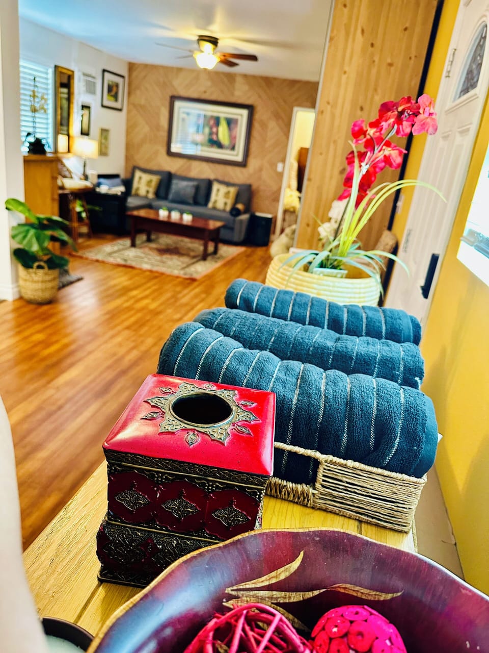 Stylish modern dream,  
Bold edgy, OC scene
Work or play, 
Comfort and flair,