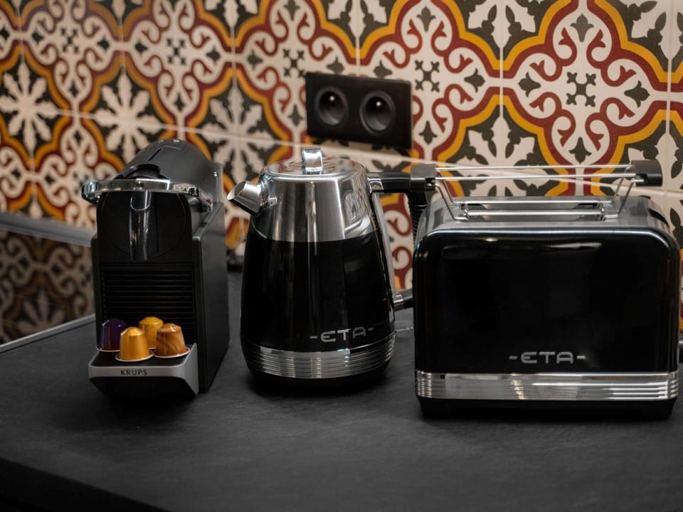 Small Appliance, Kitchen Appliance, Coffeemaker, Barware, Home Appliance, Serveware, Countertop, Kitchen