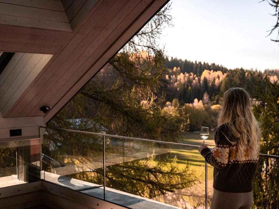 Balcony, Daylighting, Winter, Handrail