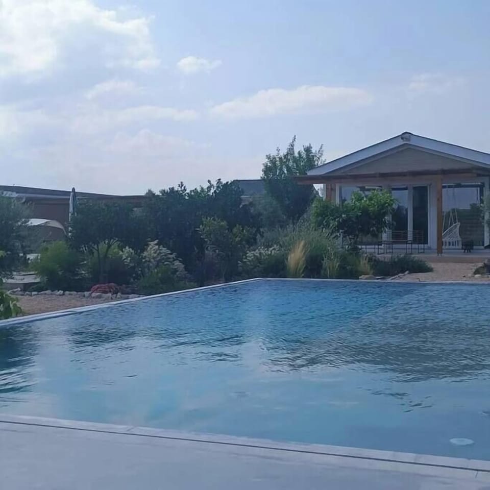 5e95ce2e 9962 4c24 90ef d9870c3b1902