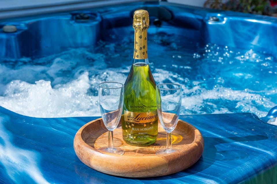 5-seater Jacuzzi, optional €20/night