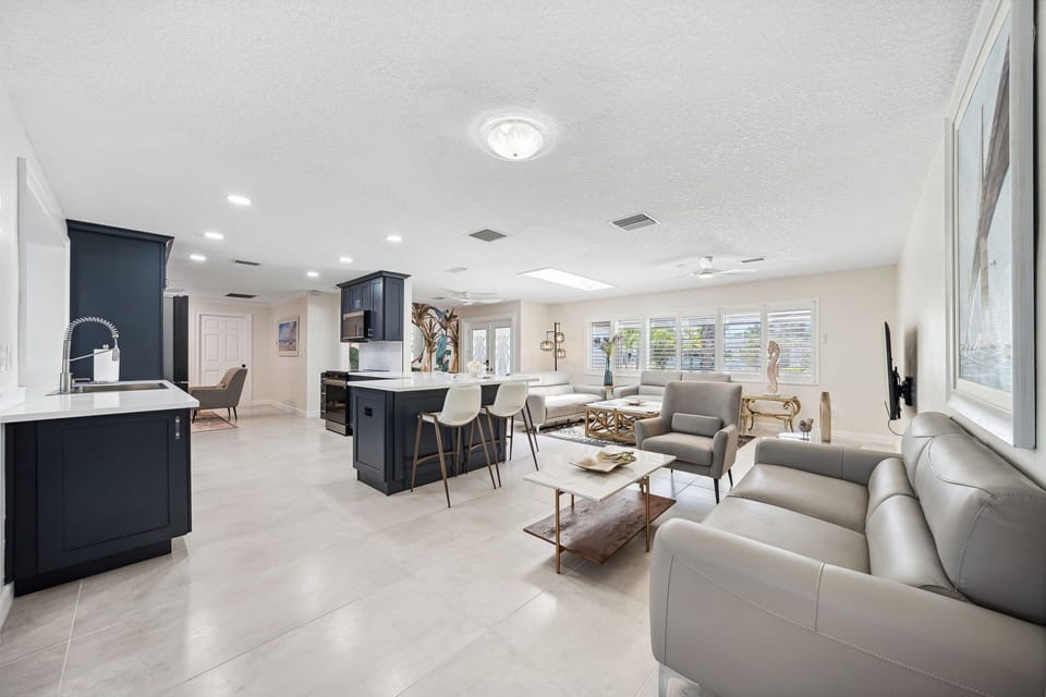 Seating area off Kitchen