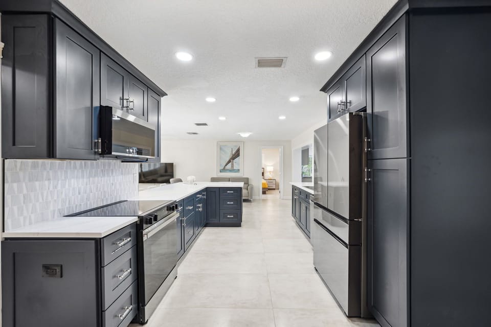 Fully-stocked kitchen with oven, microwave, fridge, dishwasher