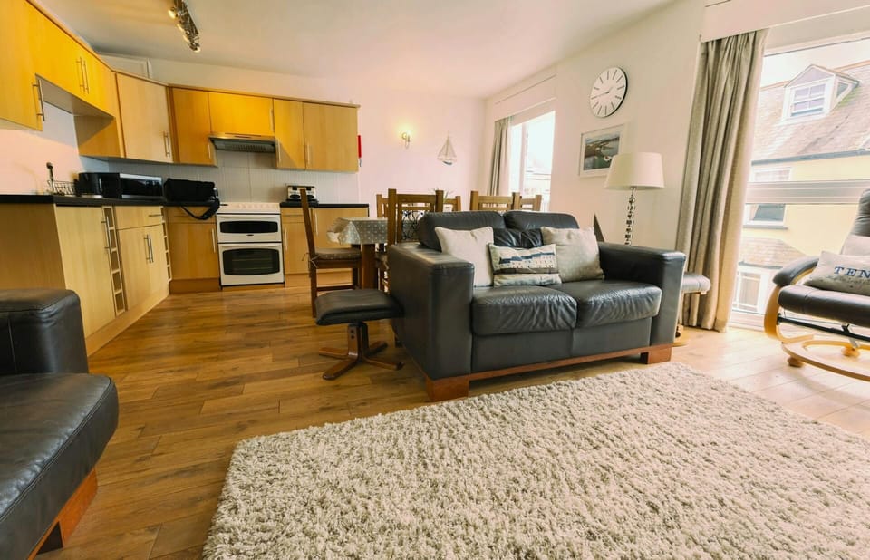 Open plan living/kitchen area with dining table and chairs