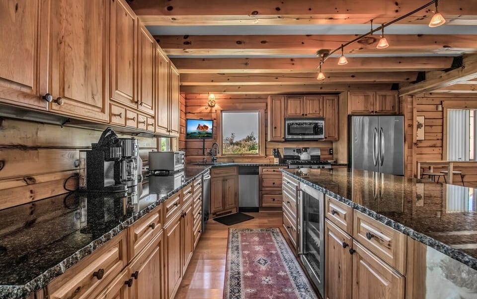 Large kitchen - fully stocked