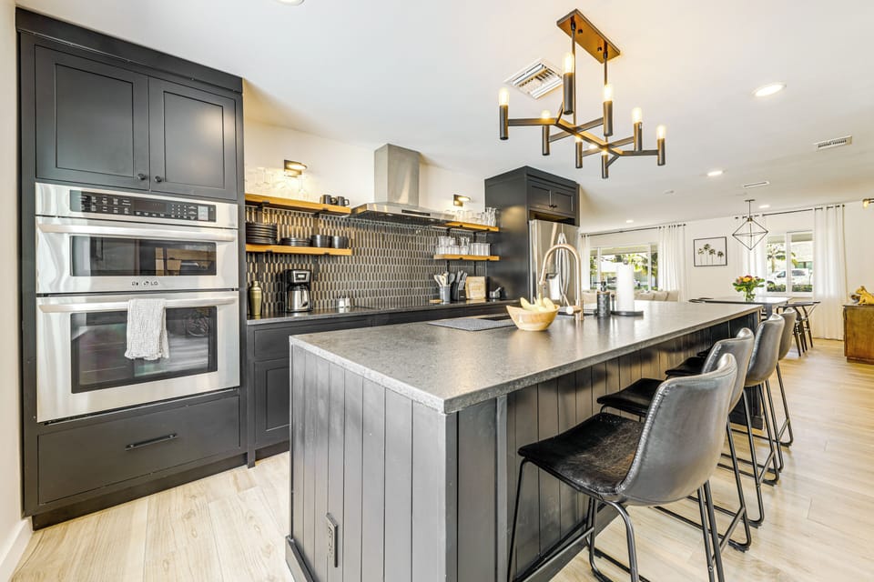 Kitchen | Cooking Basics | Stove/Oven | Breakfast Bar