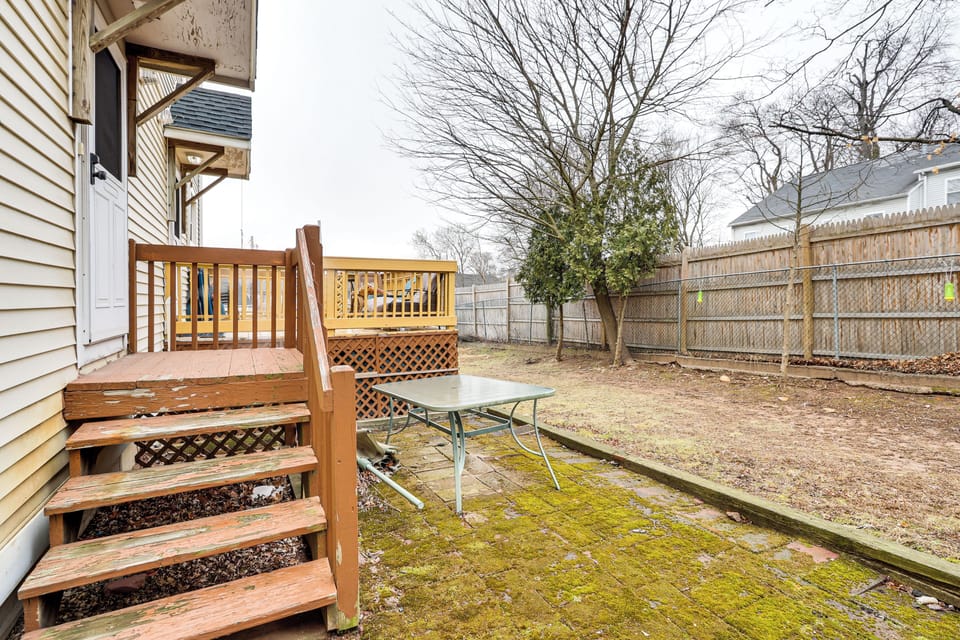 Property Exterior | Outdoor Dining Table