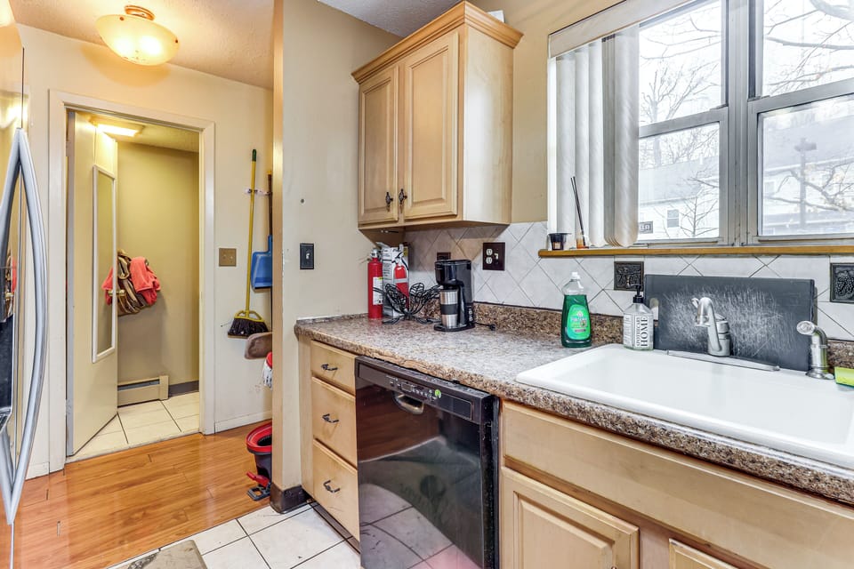 Kitchen | 2nd Floor | Cooking Basics | Microwave | Stove/Oven